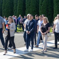 Predstavnici Grada Vukovara odali su počast poginulima polaganjem vijenaca na Memorijalnome groblju žrtava iz Domovinskog rata