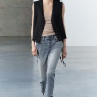 Podvrnute traperice iz Zare