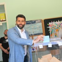 Aleksandar i Tamara Vučić na biračkom mjestu