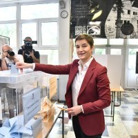 Aleksandar i Tamara Vučić na biračkom mjestu