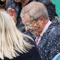 Napad milkshakeom na Faragea