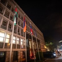 Podizanje palestinske zastave ispred slovenskog parlamenta