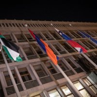 Podizanje palestinske zastave ispred slovenskog parlamenta