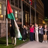 Podizanje palestinske zastave ispred slovenskog parlamenta