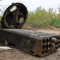 Ostaci uništenog ruskog TOS-1 negdje u Ukrajini