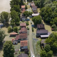 Prolazak vrhunca vodenog vala na Dunavu na Zelenom otoku kod Batine u Baranji