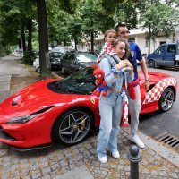 Ferrari u hrvatskim bojama, navijači, Berlin, 14.6.2024.