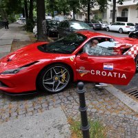 Ferrari u hrvatskim bojama, navijači, Berlin, 14.6.2024.
