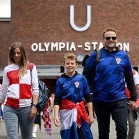 Navijači se okupljaju na Olimpijskom stadionu uoči susreta između Španjolske i Hrvatske