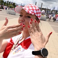 Navijači se okupljaju na Olimpijskom stadionu uoči susreta između Španjolske i Hrvatske