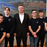 Milanović i mladi hrvatski robotičari