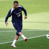 Kylian Mbappe, prvi trening nakon loma nosa, 19.6.2024.