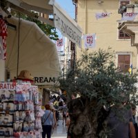 Zadar: Uoči večerašnje utakmice između Hrvatske i Italije na ulazu u grad izvješene su majice s imenima zadarskih reprezentativaca