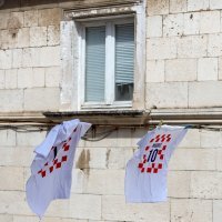 Zadar: Uoči večerašnje utakmice između Hrvatske i Italije na ulazu u grad izvješene su majice s imenima zadarskih reprezentativaca