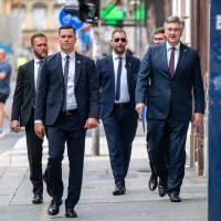 Dolazak članova na širu sjednicu Predsjedništva HDZ-a