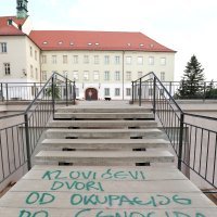 Propalestinski grafiti na ulazu u Klovićeve dvore