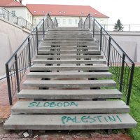 Propalestinski grafiti na ulazu u Klovićeve dvore