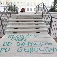 Propalestinski grafiti na ulazu u Klovićeve dvore