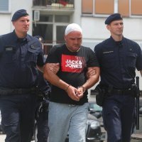 Privođenje osumnjičenog za napad na bicikliste u Vojniću