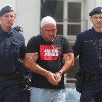 Privođenje osumnjičenog za napad na bicikliste u Vojniću