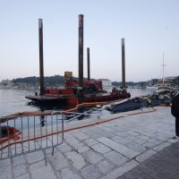 Pripreme za vađenje olupine jahte u Makarskoj