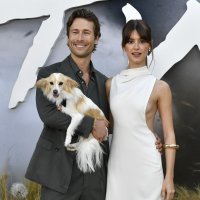 Glen Powell s psom Brisketom