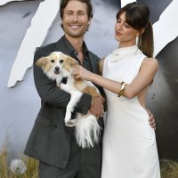 Glen Powell s psom Brisketom