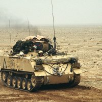 FV432 u sastavu britanske 1. oklopne divizije tijekom operacije Pustijnska oluja