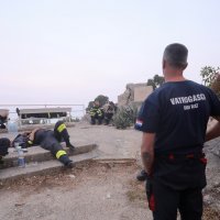Makarska: Umorni vatrogasci dočekli su jutro na požarištu