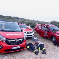 Makarska: Umorni vatrogasci dočekli su jutro na požarištu