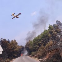 U gašenju požara u Tučepima sudjeluju i kanaderi