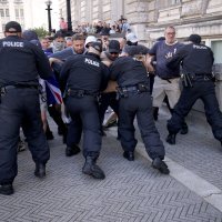Neredi u Britaniji