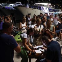 Prosvjed građana u znak podrške pretučenom vlasniku restorana Gariful na Hvaru