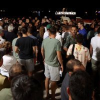 Prosvjed građana u znak podrške pretučenom vlasniku restorana Gariful na Hvaru