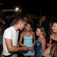 Prosvjed građana u znak podrške pretučenom vlasniku restorana Gariful na Hvaru