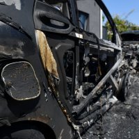 Na Peščenici izgorjeli automobili