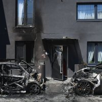 Na Peščenici izgorjeli automobili