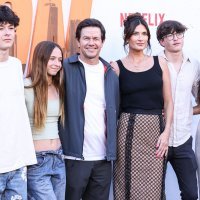 Mark Wahlberg sa suprugom i djecom