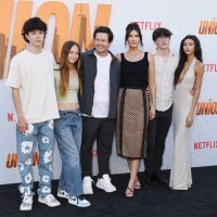 Mark Wahlberg sa suprugom i djecom