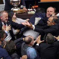 Tučnjava u turskom parlamentu