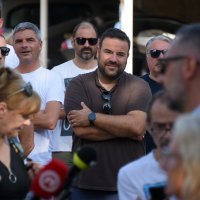 Prosvjed građana ispred tvornice cementa Calucem 16. kolovoza