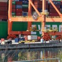 Kontejnerski brod u luci Rijeka