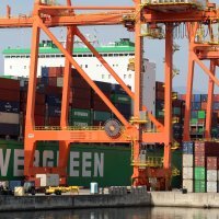 Kontejnerski brod u luci Rijeka