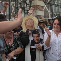 Obožavatelji na francuskom imanju Alaina Delona