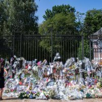 Obožavatelji na francuskom imanju Alaina Delona