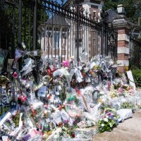 Obožavatelji na francuskom imanju Alaina Delona