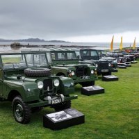 Land Rover i Range Rover vozila Njezinog Veličanstva na Pebble Beachu