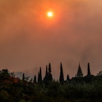 Žrnovnica: Vatra ušla u naselje