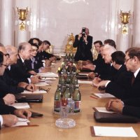 Delegacija Jugoslavije predvođena Lončarom u posjetu SSSR-u 1990.