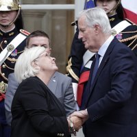 Francuski premijer na odlasku Gabriel Attal predaje dužnost Michelu Barnieru